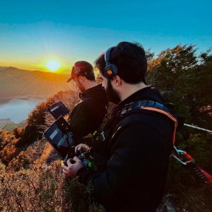 Operadores de dron de Akira Aerials para rodajes