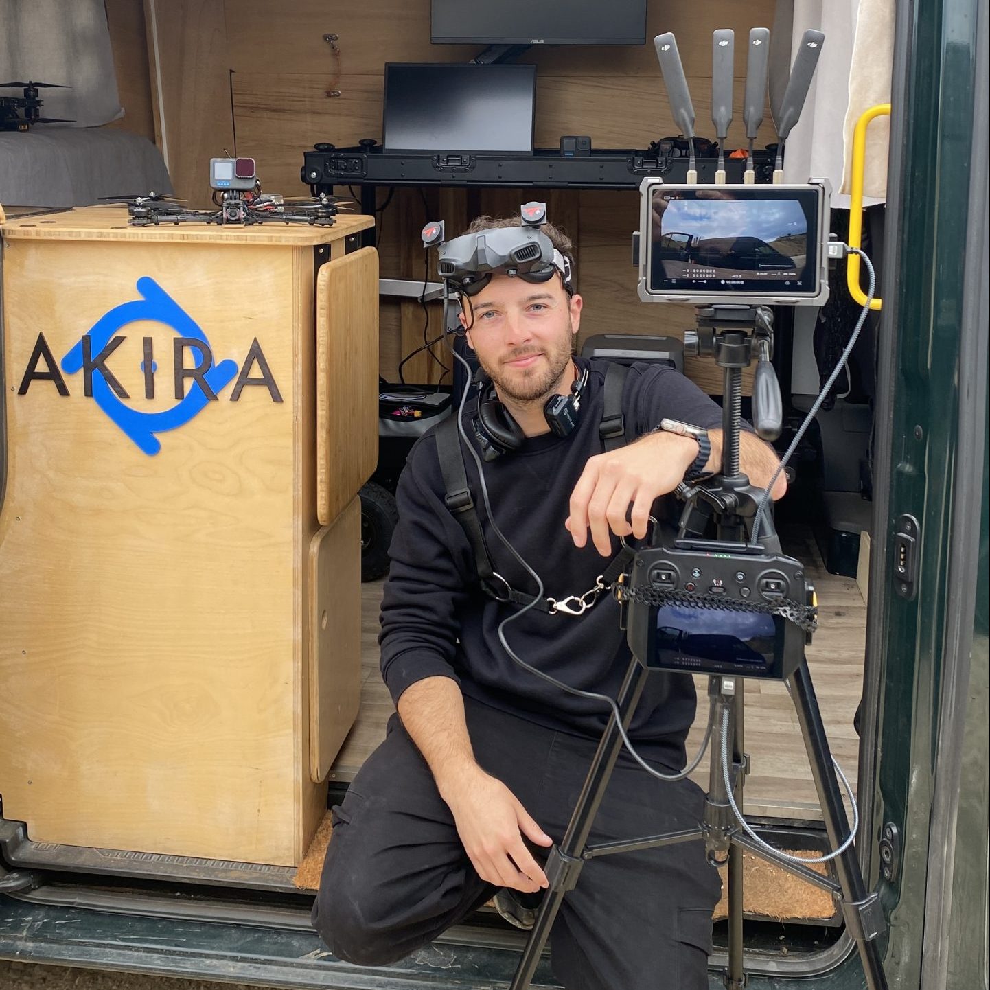 Operador de dron de Akira Aerials en rodaje de publicidad Barcelona