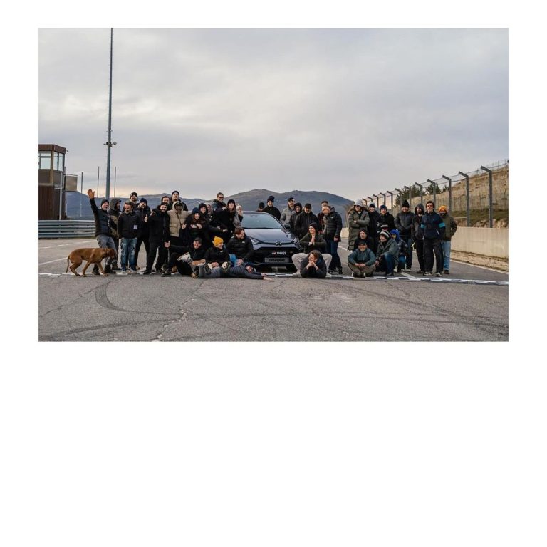 Foto de equipo después de rodaje con Dron FPV para Toyota. Servicio de filmación con drones Portugal