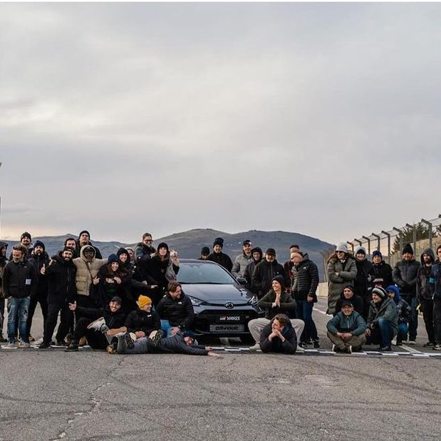 Foto de equipo después de rodaje con Dron FPV para Toyota. Servicio de filmación con drones Portugal