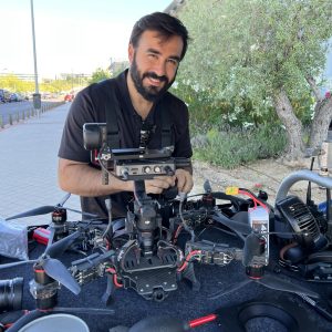 Operador de drones Akira Aerials trabajo con Dron FPV en España para rodaje de publicidad