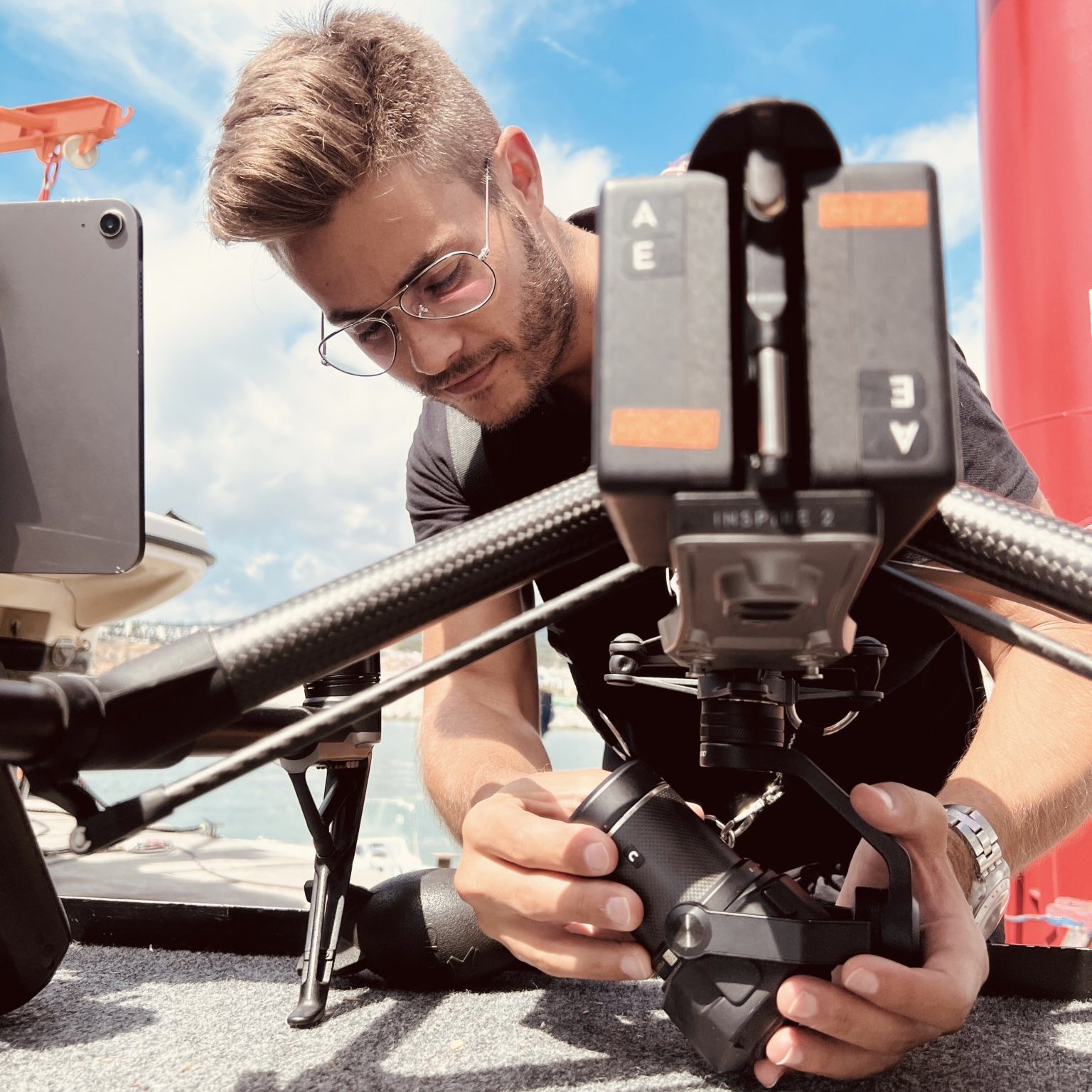 Operador de drones Akira Aerials trabajo con Dji Inspire 3 en España para rodaje de publicidad