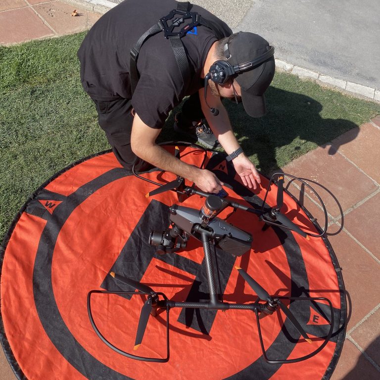 Operadores de dron de Akira Aerials en rodaje de publicidad España con dron Dji Inspire 3 barcelona